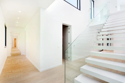 Moradia T5 para Venda em Charneca de Caparica e Sobreda