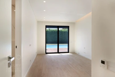 Moradia T5 para Venda em Charneca de Caparica e Sobreda