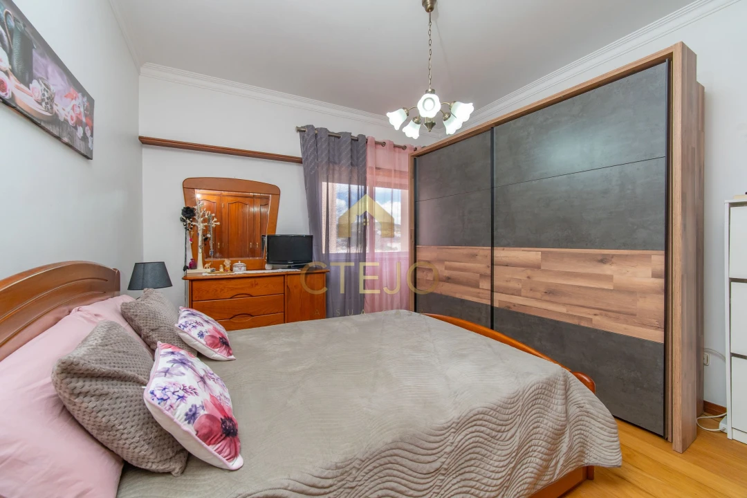 Apartamento T2 para Venda em Póvoa de Santa Iria e Forte da Casa Foto 16