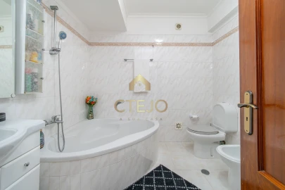 Apartamento T2 para Venda em Póvoa de Santa Iria e Forte da Casa