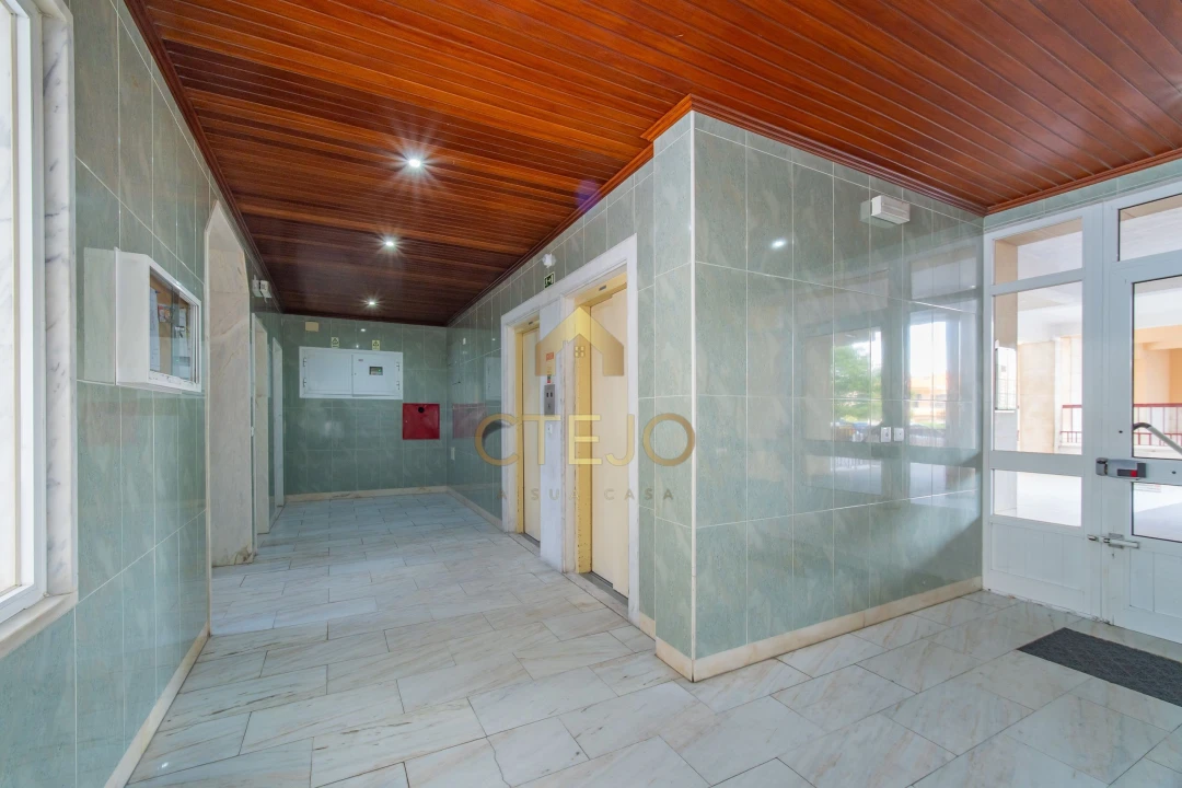 Apartamento T2 para Venda em Póvoa de Santa Iria e Forte da Casa Foto 29