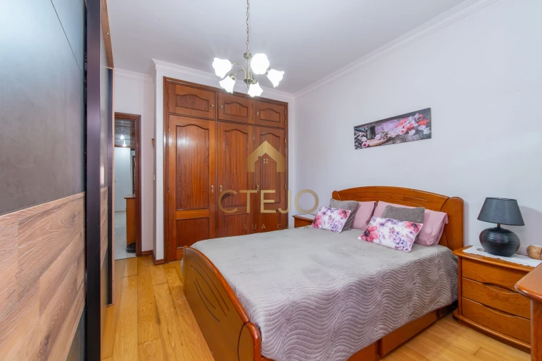 Apartamento T2 para Venda em Póvoa de Santa Iria e Forte da Casa Foto 3