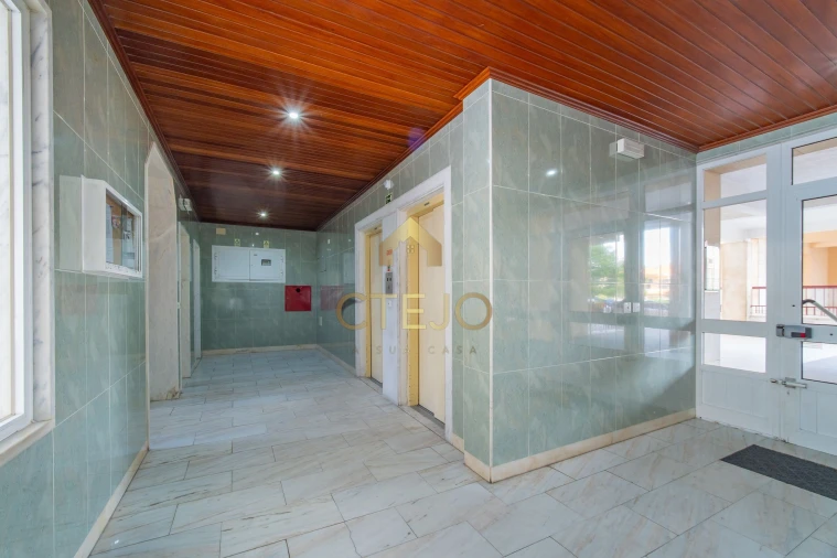 Apartamento T2 para Venda em Póvoa de Santa Iria e Forte da Casa Foto 29