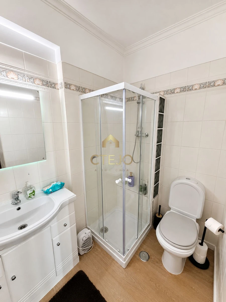 Apartamento T2 para Venda em Póvoa de Santa Iria e Forte da Casa Foto 5