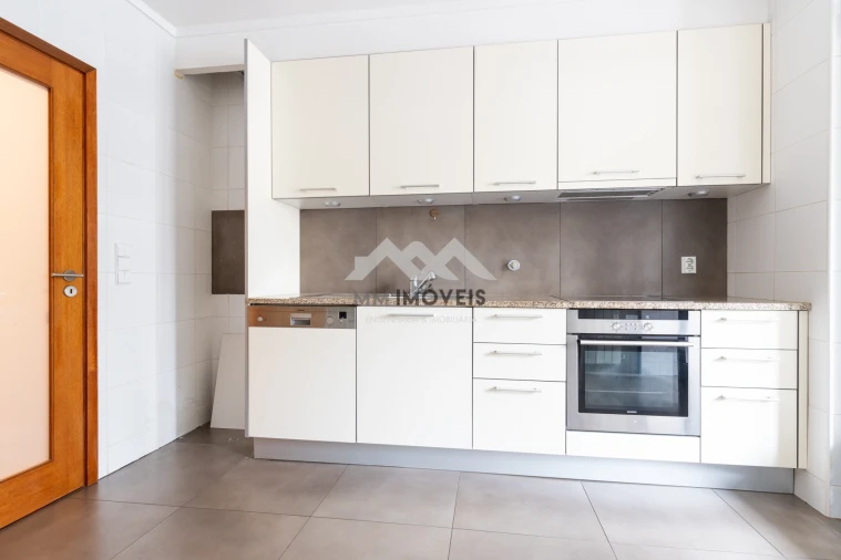 Apartamento T1 para Arrendamento em Ramalde Foto 13