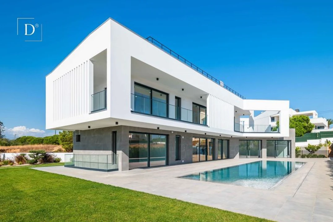 Moradia T4 para Venda em Albufeira e Olhos de Água Foto 2