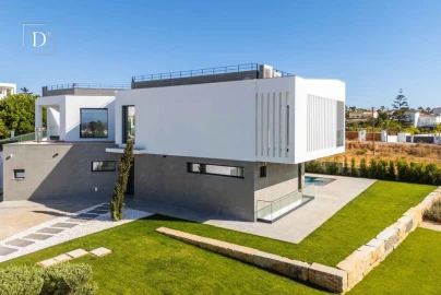 Moradia T4 para Venda em Albufeira e Olhos de Água