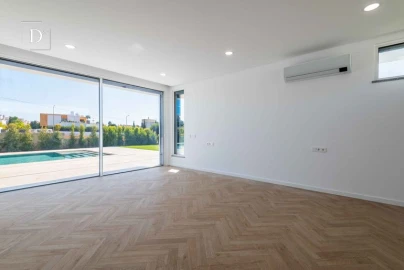 Moradia T4 para Venda em Albufeira e Olhos de Água