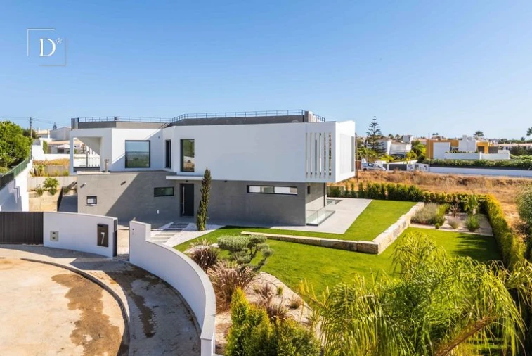 Moradia T4 para Venda em Albufeira e Olhos de Água Foto 4