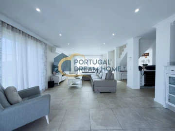 Moradia T5 para Venda em Albufeira e Olhos de Água