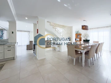 Moradia T5 para Venda em Albufeira e Olhos de Água