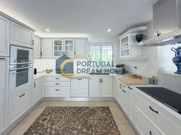 Moradia T5 para Venda em Albufeira e Olhos de Água