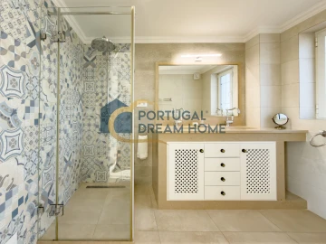 Moradia T5 para Venda em Albufeira e Olhos de Água