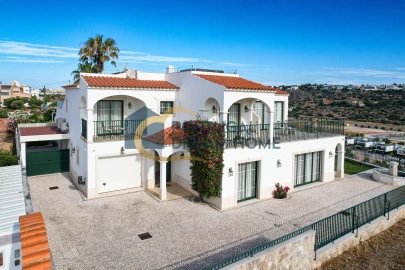 Moradia T5 para Venda em Albufeira e Olhos de Água