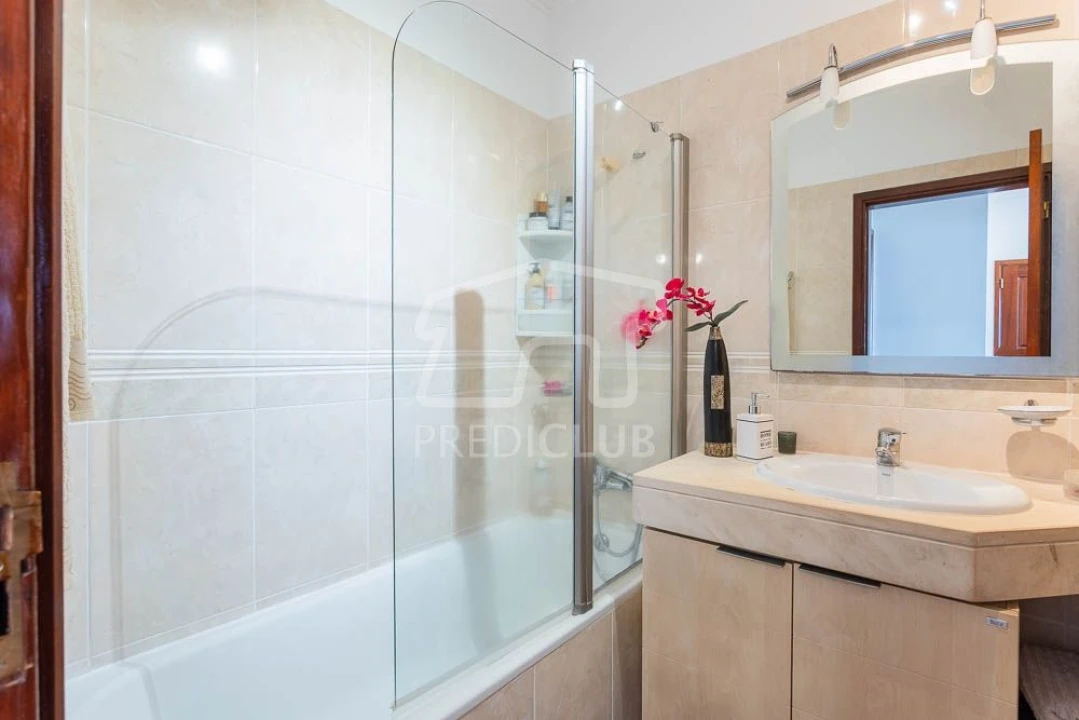Apartamento T2 para Venda em Caniço Foto 7