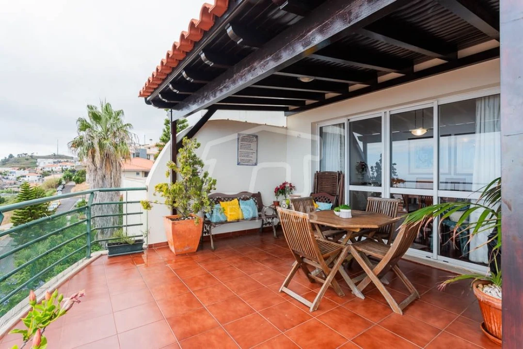 Apartamento T2 para Venda em Caniço Foto 2