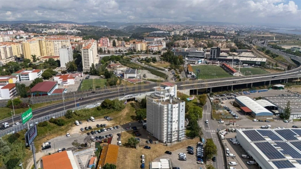 Apartamento T2 para Venda em Sacavém e Prior Velho Foto 3