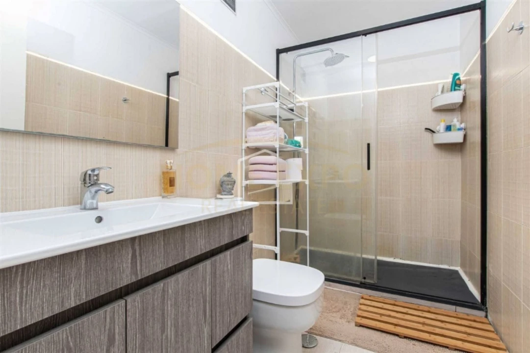 Apartamento T2 para Venda em Sacavém e Prior Velho Foto 17