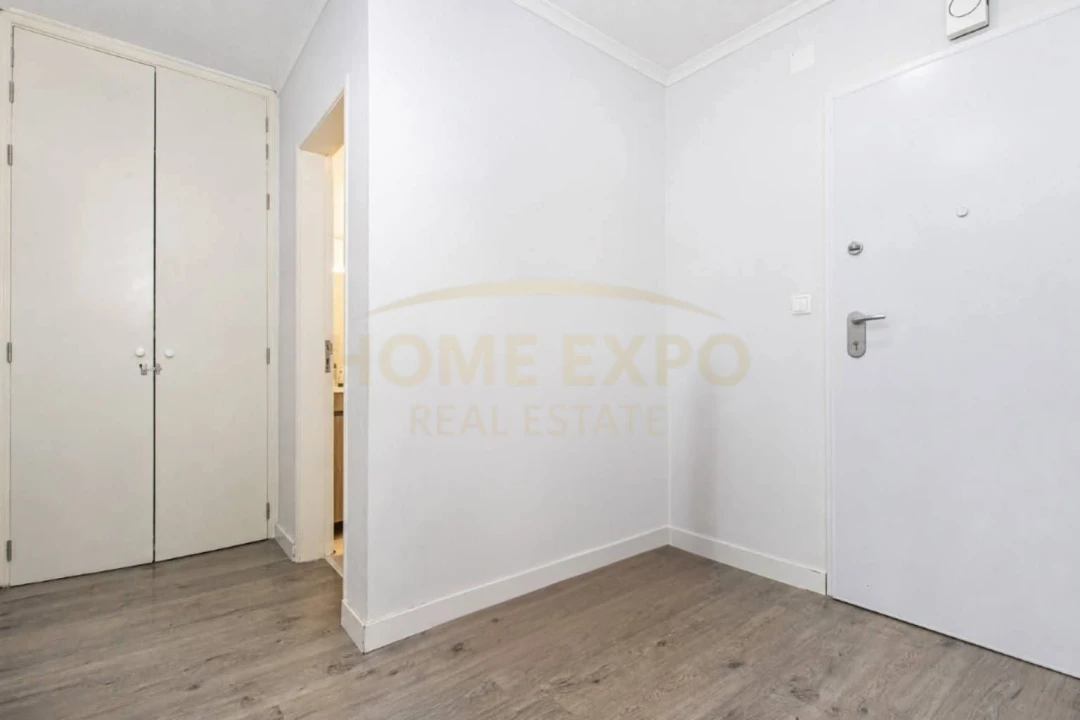 Apartamento T2 para Venda em Sacavém e Prior Velho Foto 9