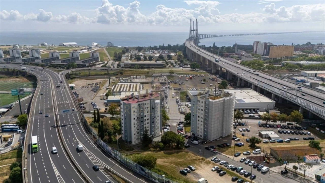 Apartamento T2 para Venda em Sacavém e Prior Velho Foto 2