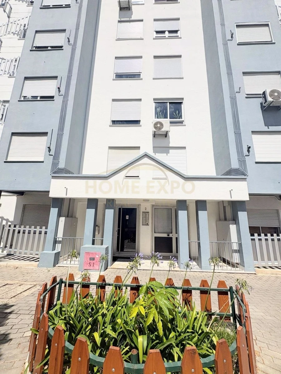 Apartamento T2 para Venda em Sacavém e Prior Velho Foto 4