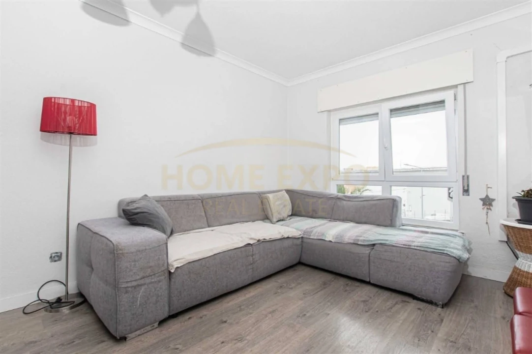 Apartamento T2 para Venda em Sacavém e Prior Velho Foto 18