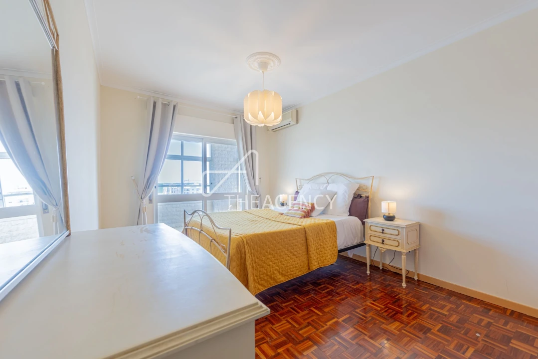 Apartamento T4 para Venda em Quarteira Foto 10