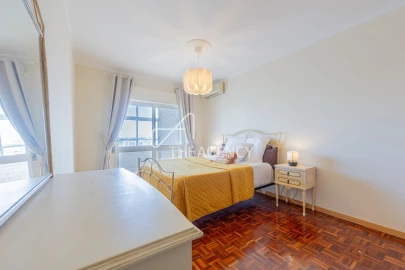 Apartamento T4 para Venda em Quarteira