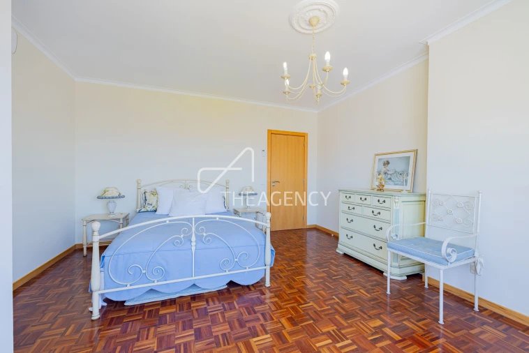 Apartamento T4 para Venda em Quarteira Foto 14