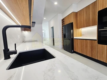Moradia T4 para Venda em Olhão