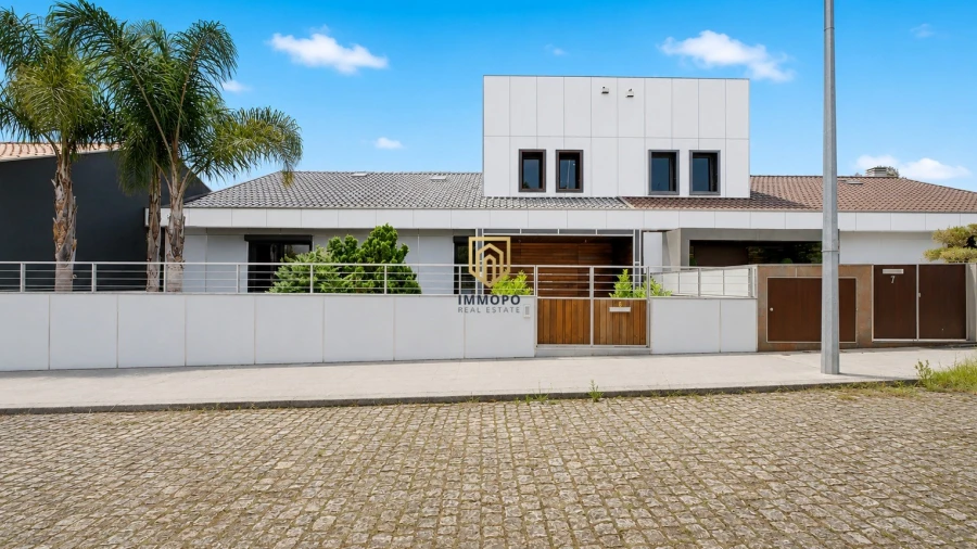 Moradia T4 para Venda em Parada de Todeia