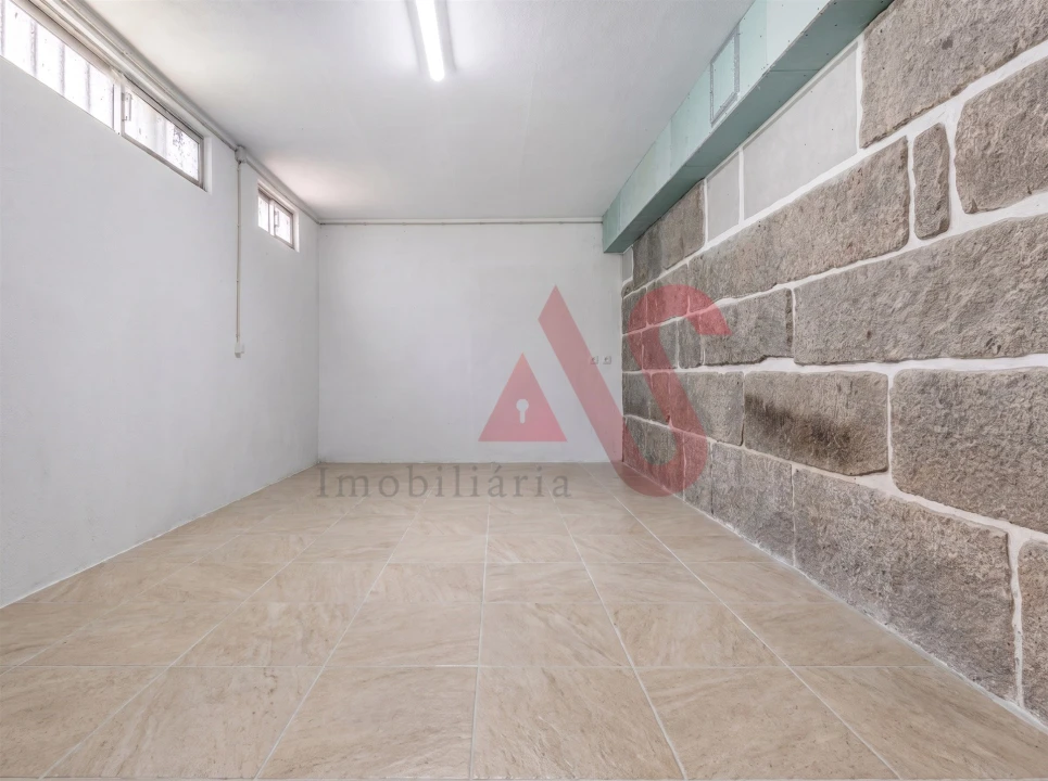 Moradia T4 para Venda em Brito Foto 34