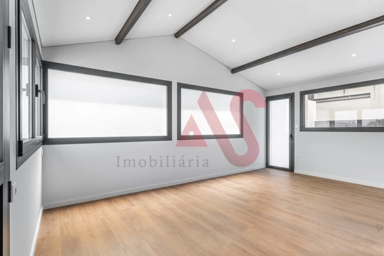 Moradia T4 para Venda em Brito Foto 4