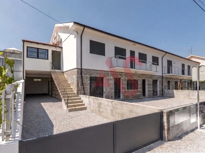 Moradia T4 para Venda em Brito Foto 2