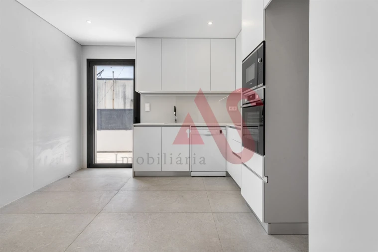 Moradia T4 para Venda em Brito Foto 13