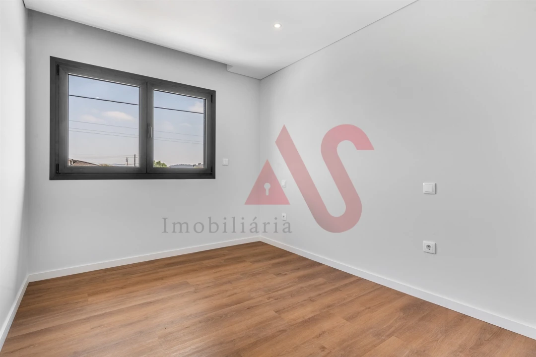 Moradia T4 para Venda em Brito Foto 31