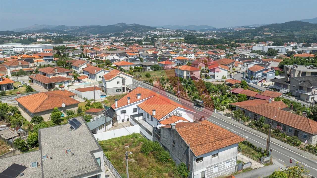 Moradia T4 para Venda em Brito Foto 35