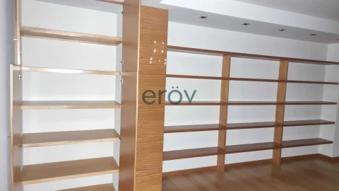Loja para Arrendamento em Vila das Aves