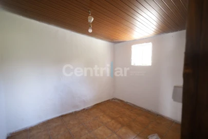 Moradia T2 para Venda em Tavares (Chãs, Várzea e Travanca)