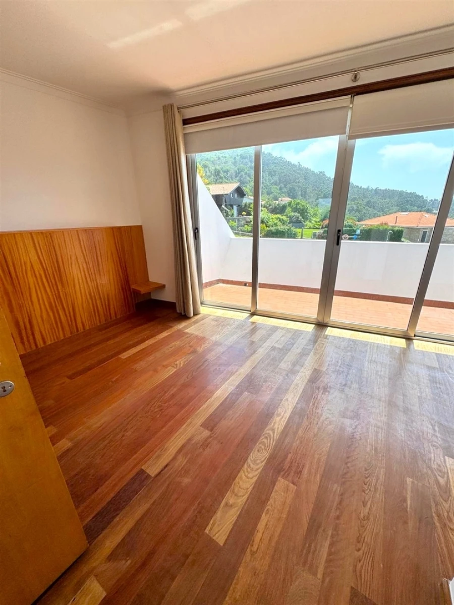 Moradia T3 para Venda em Gondarem Foto 23