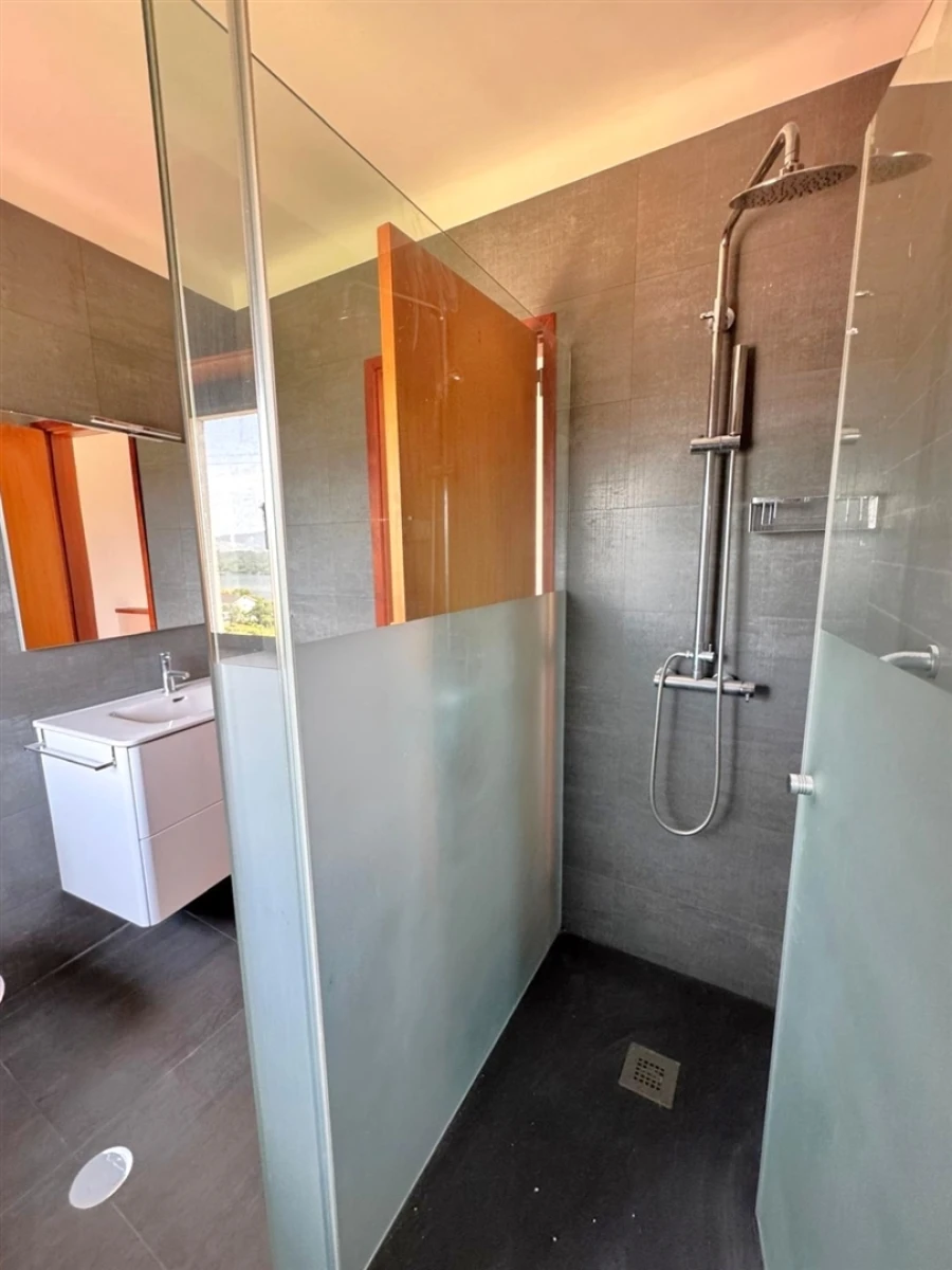 Moradia T3 para Venda em Gondarem Foto 19