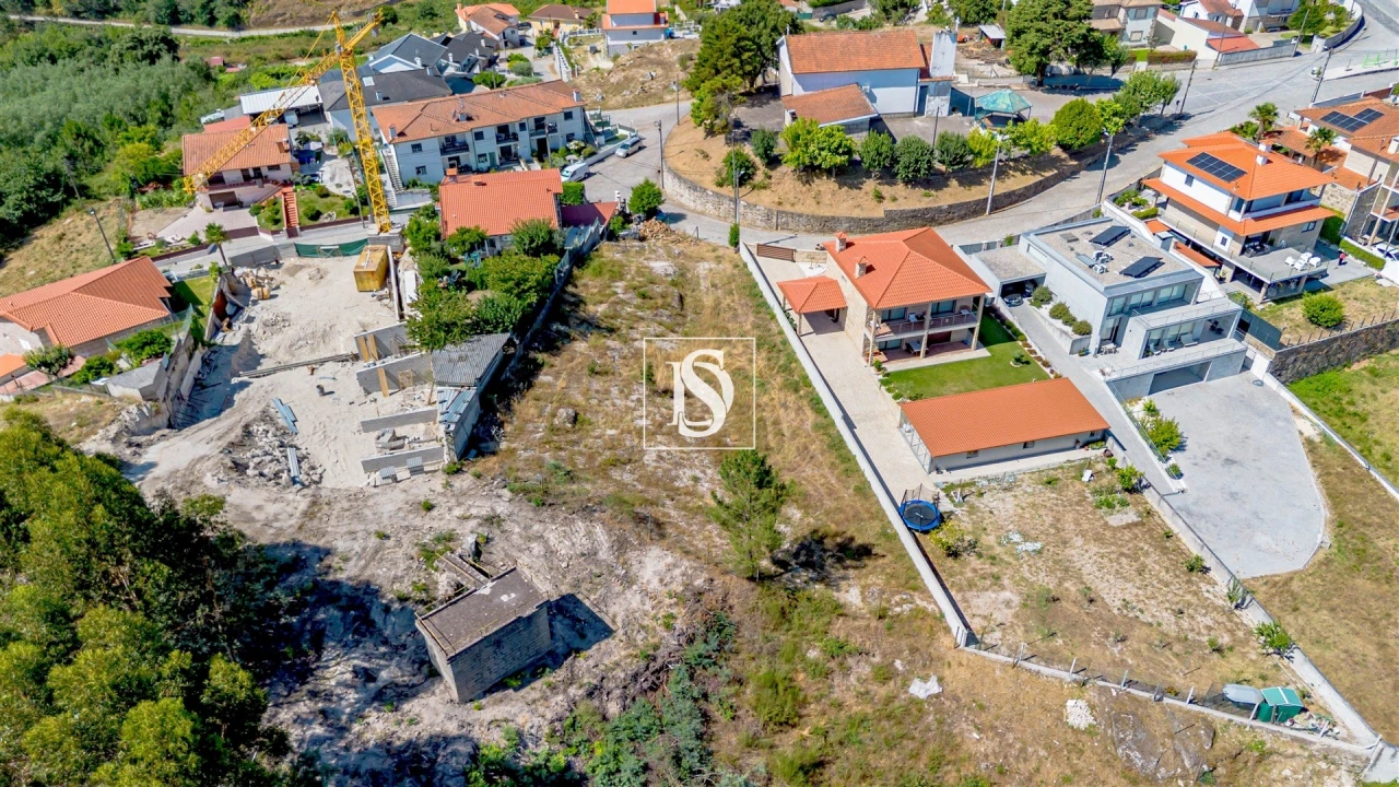 Terreno para Venda em Louredo Foto 1