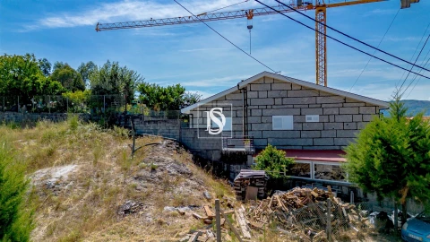Terreno para Venda em Louredo