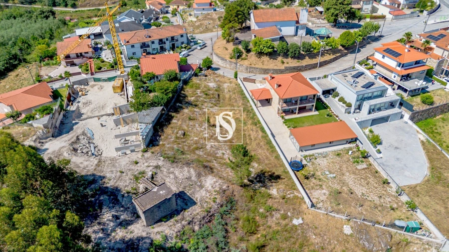 Terreno para Venda em Louredo