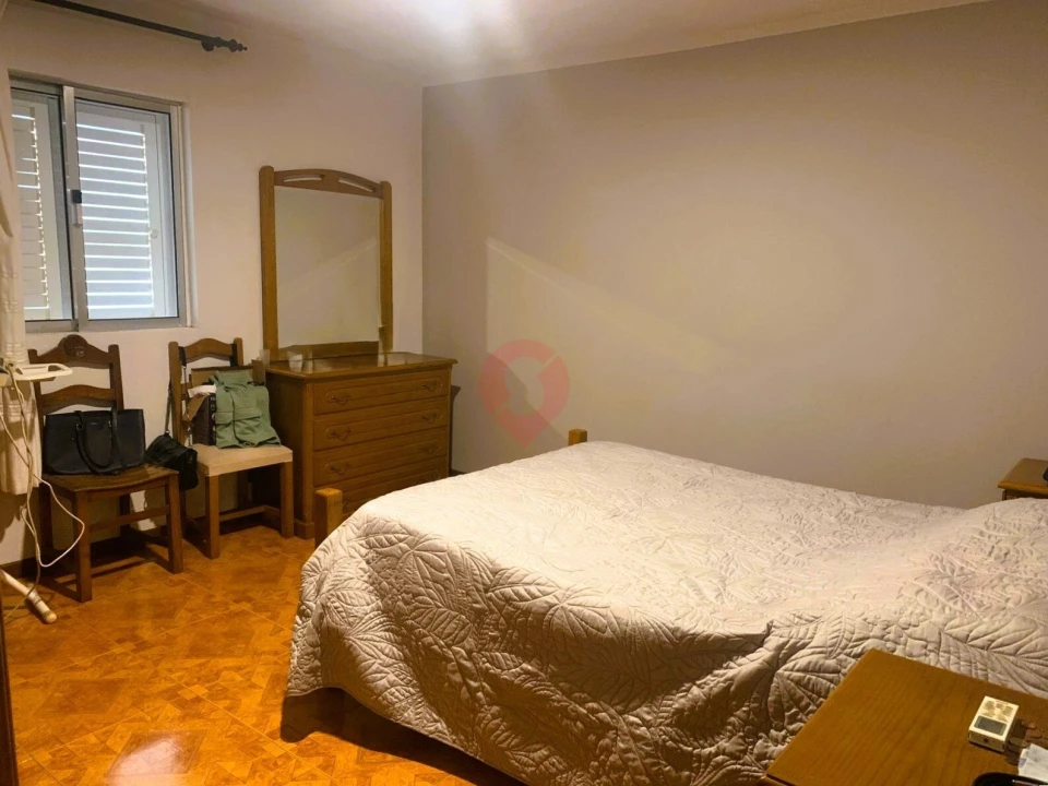 Moradia T4 para Venda em Riba de Mouro Foto 9