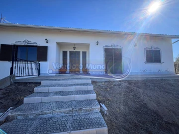 Moradia T4 para Venda em Cabeção