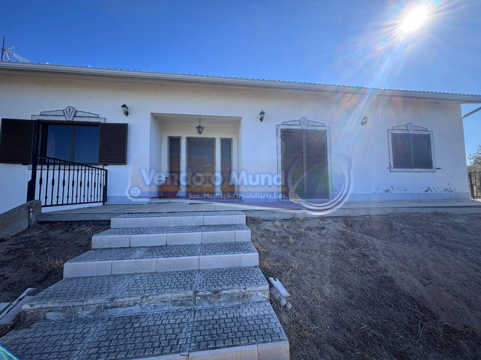 Moradia T4 para Venda em Cabeção Foto 3
