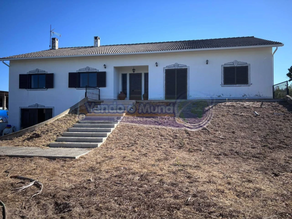 Moradia T4 para Venda em Cabeção Foto 1
