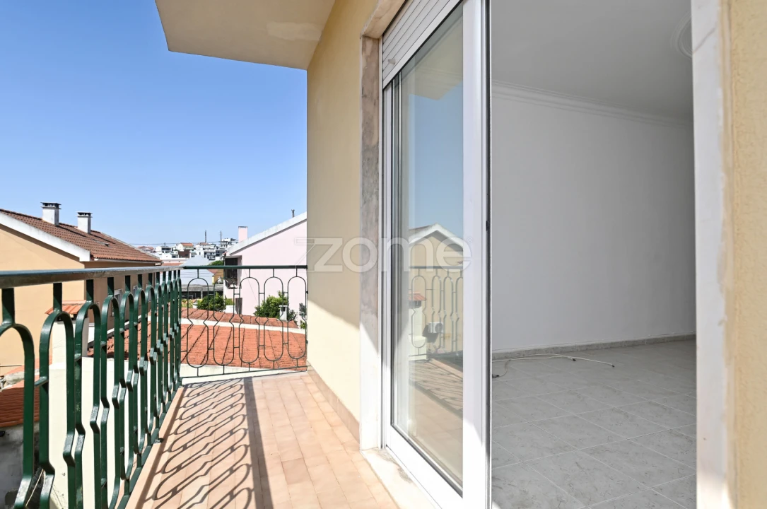 Apartamento T3 para Arrendamento em Pontinha e Famões Foto 13