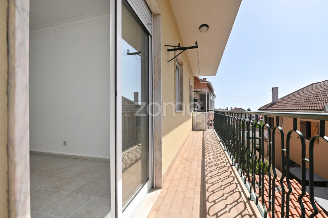 Apartamento T3 para Arrendamento em Pontinha e Famões Foto 14